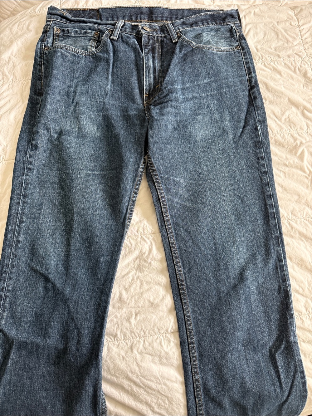 Levi's Men's Medium Blue Relaxed Fit Jeans